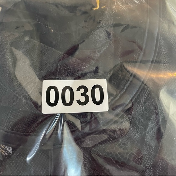 New! Victoria's Secret Very Sexy VS Archives Black Rose Lace Bra Top 20030 - Picture 9 of 9